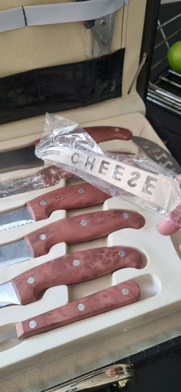 Kit churrasco com 24 peças na maleta de couro ( maleta não fecha) apesar de nunca usado - Foto 3