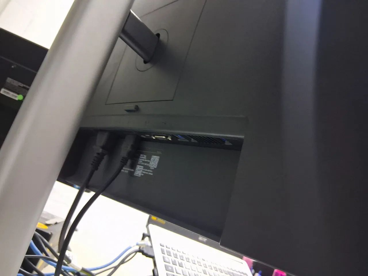 Monitor Dell Usb-c Hub 23,8 P2422he Preto/prata - Foto 4