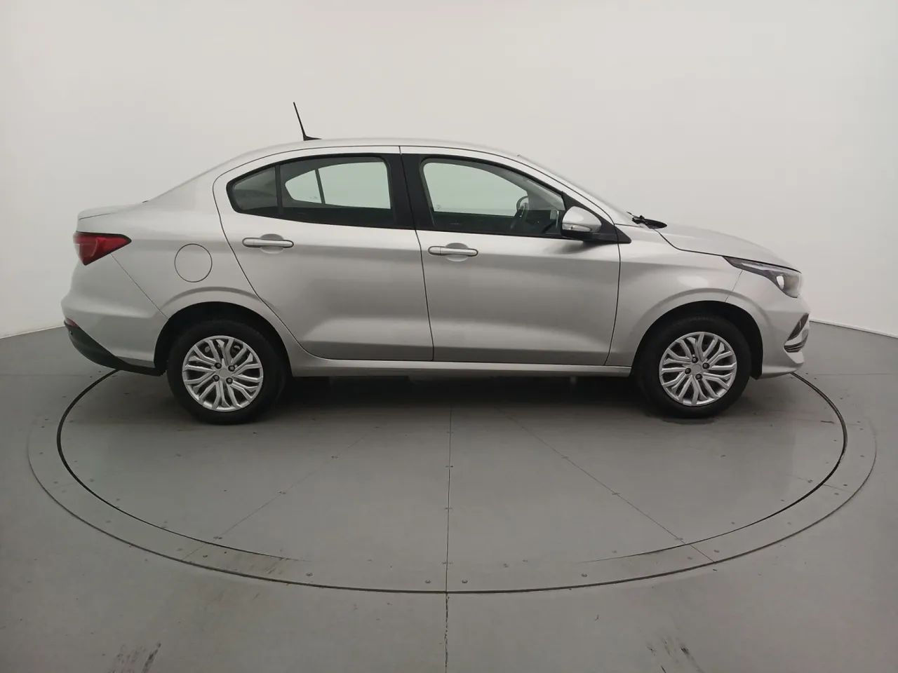 Fiat Cronos 1.3 8V Flex, foto 6 de 18