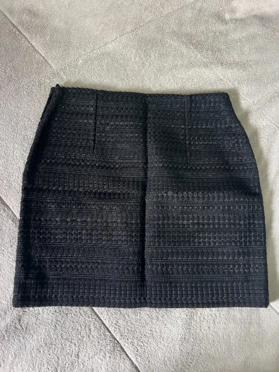 mini saia preta H&M texturizada - nova - Foto 2