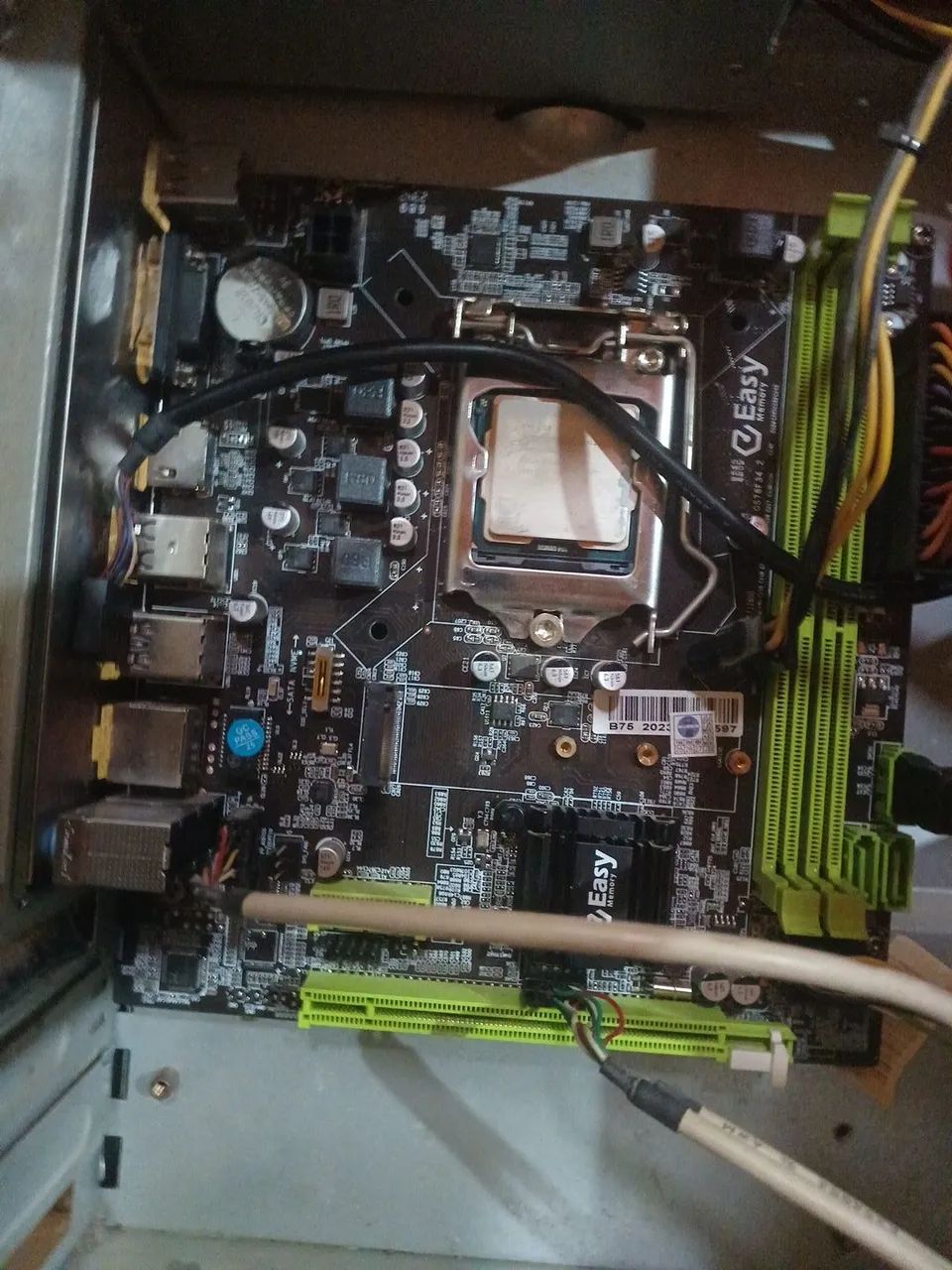 LGA 1155, Placa Mãe B75 semi-nova - Foto 3