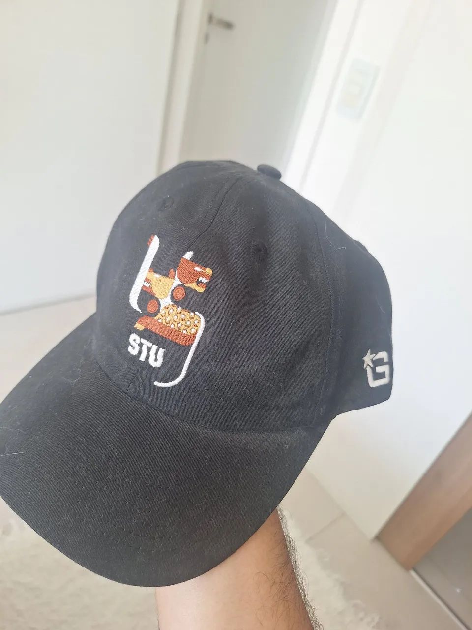 Boné STU Com Preto com Bordado Colorido