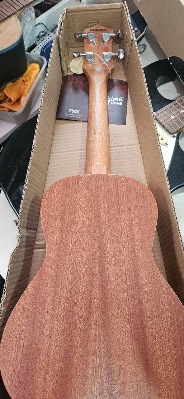 Ukulele Tagima na caixa  - Foto 3