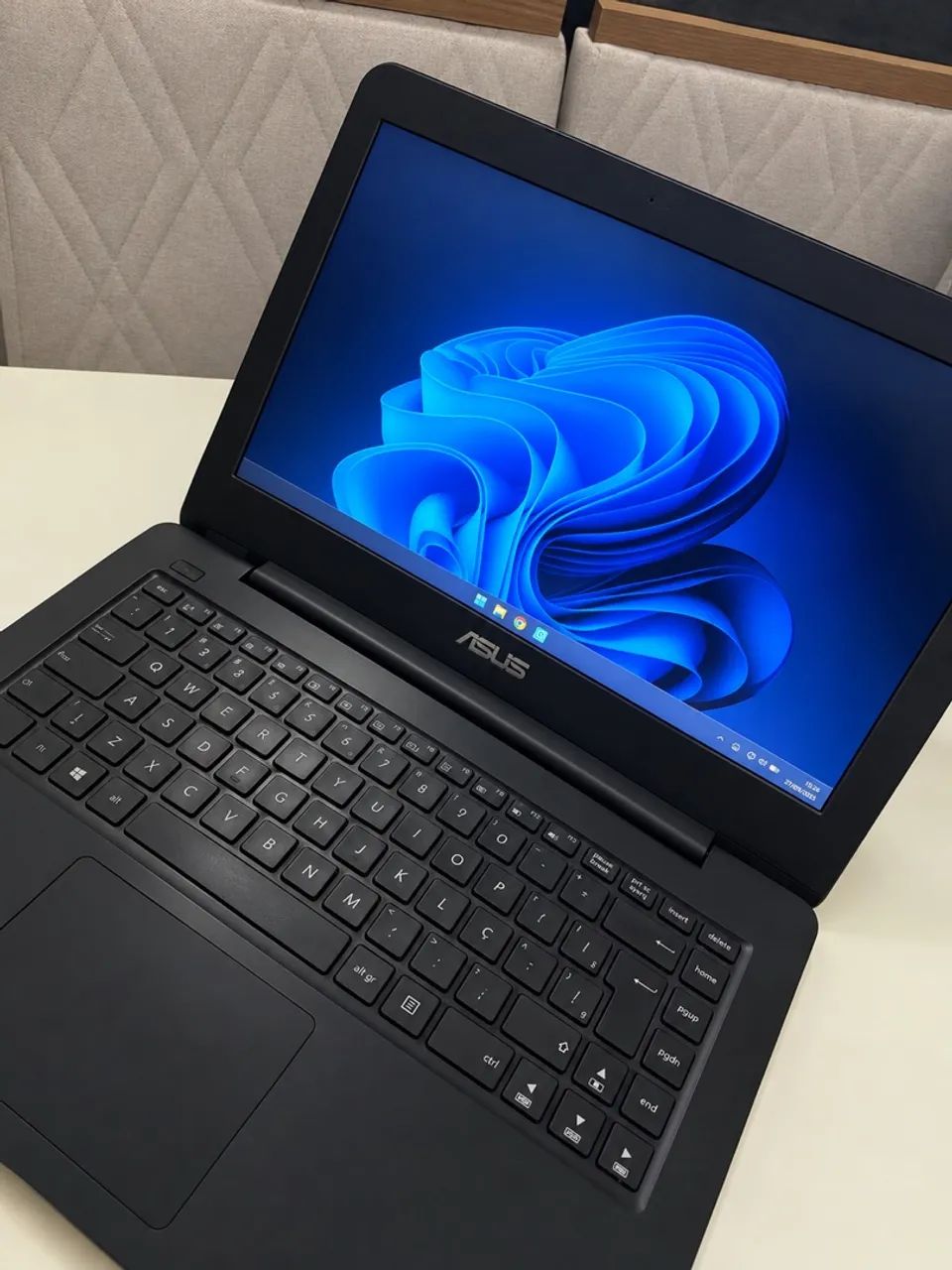 NOTEBOOK ASUS i5 IMPECÁVEL