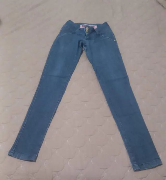Calça jeans feminina tamanho 34 usada.