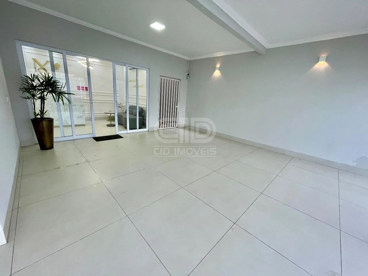 Casa Comercial à venda com 5 salas no bairro Jardim Itália - Foto 2