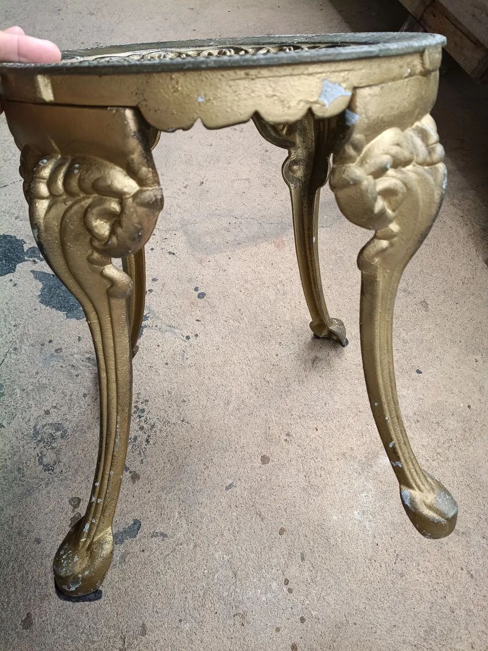 Banqueta Colonial Antiga em Metal Resistente  - Foto 3