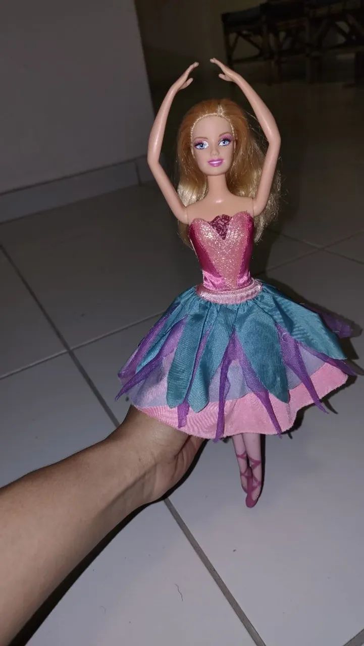 Boneca Barbie sapatilhas magicas - Foto 5
