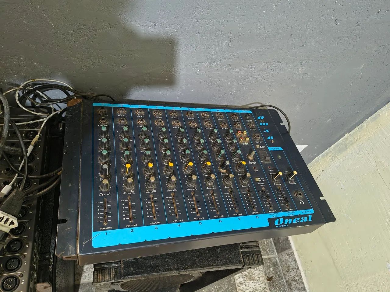 Mesa com potência e caixa de som - Foto 3