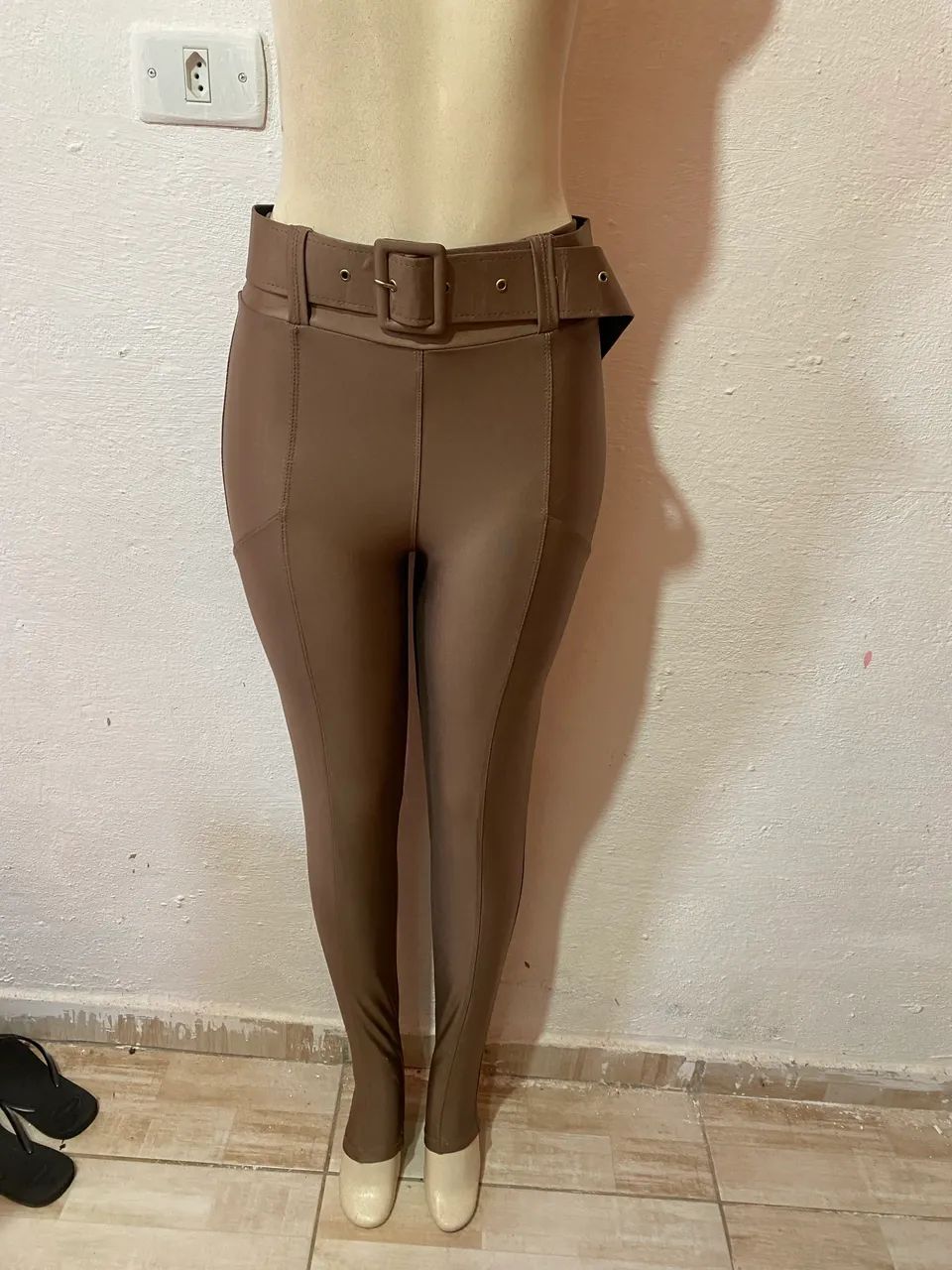 Calça em cirré bege escuro chapa barriga - Foto 3