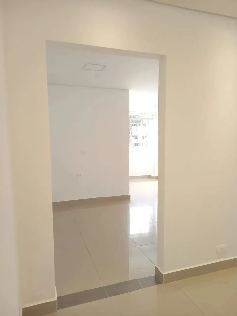 Sala Comercial para Alugar Com 2 Ambientes 39m² Frente ao Shopping Palladium -Água Verde-  - Foto 10