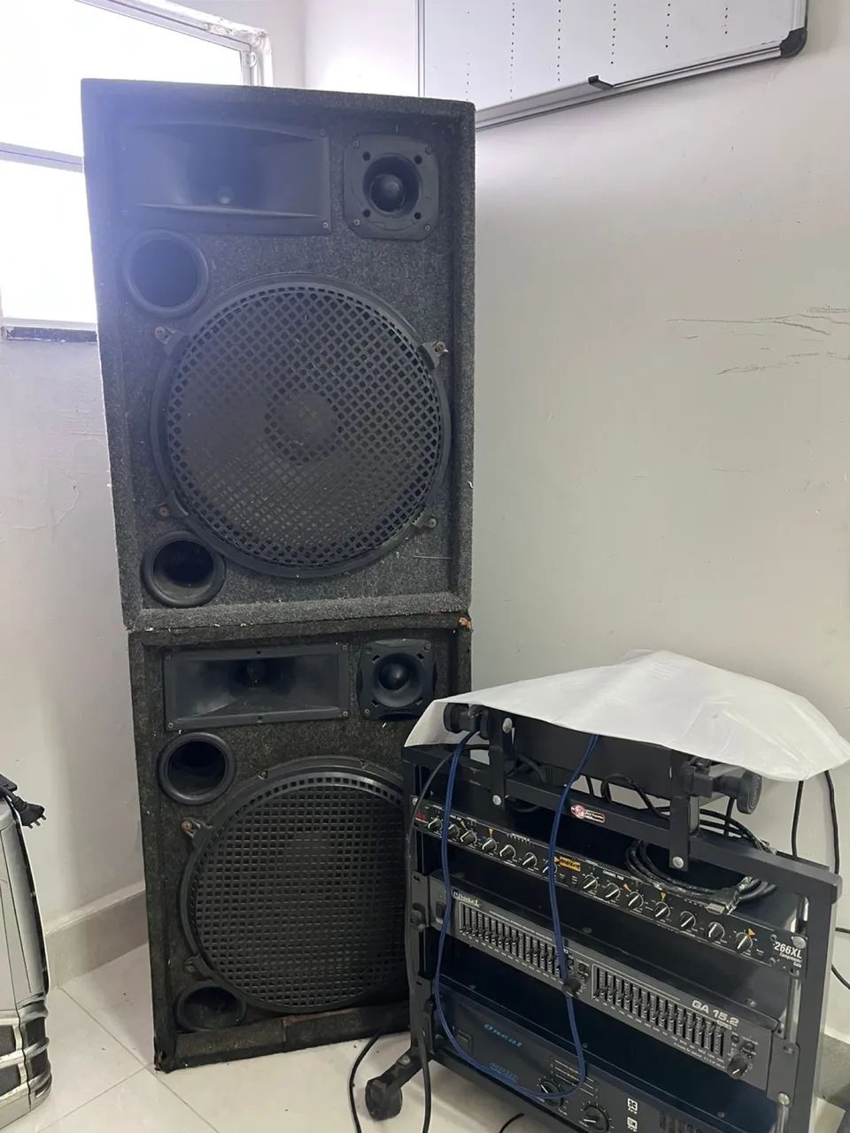 VENDO EQUIPAMENTO COMPLETO DE SOM R$2.000,00