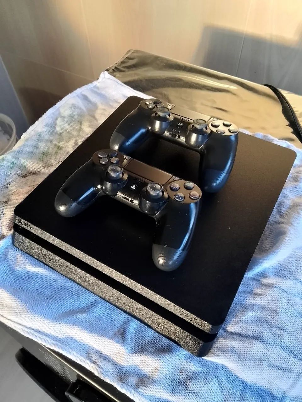 PS4 Slim 1TB - 2 Controles - Revisado e com Garantia! ? - Foto 3