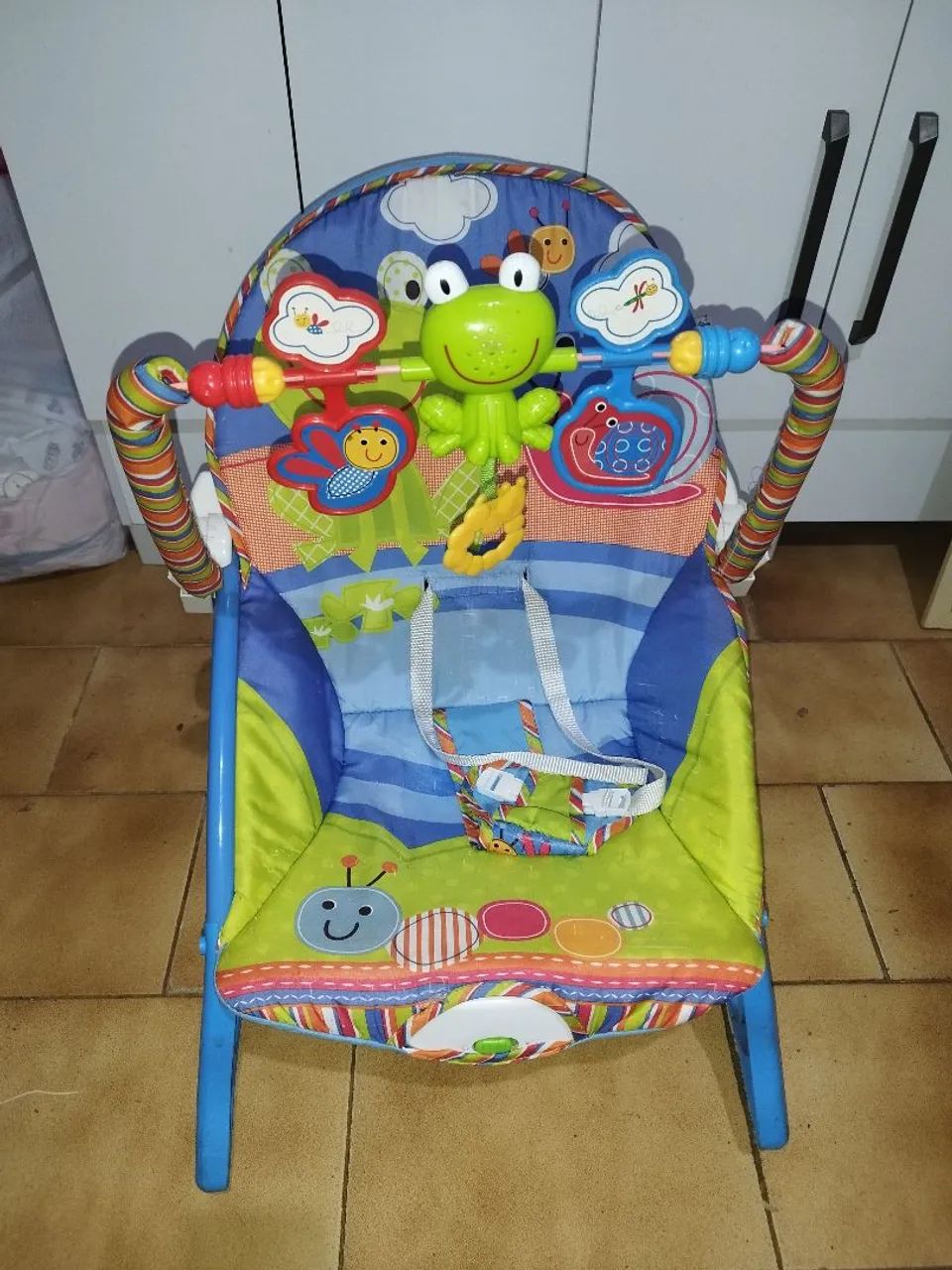 Vendo cadeira de descanso vibra e toca música 