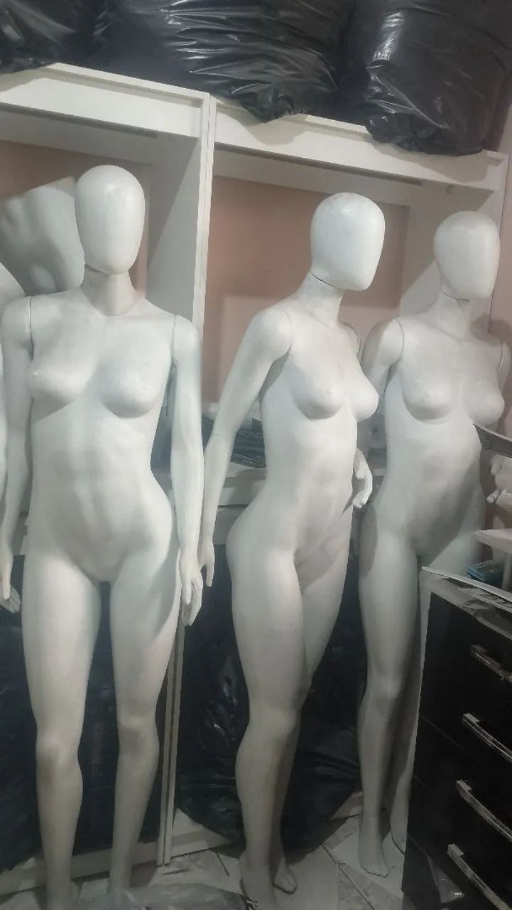 Manequins em perfeito estado , já com a base 