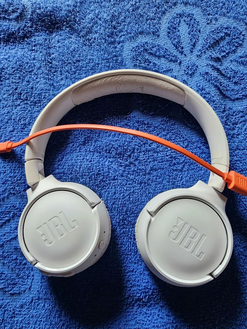 Fone JBL Bluetooth com o cabo original 
