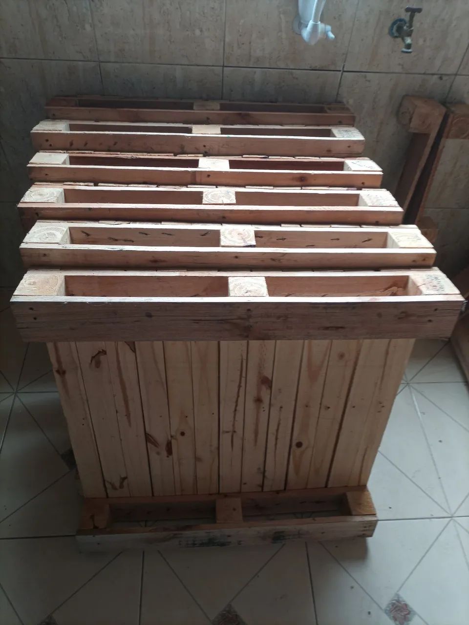 Pallets de Pinus 80x80 para decoração.