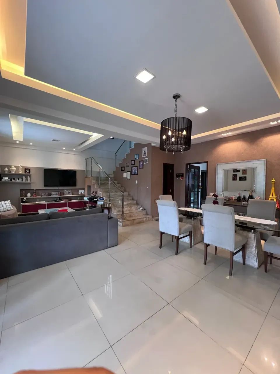 Casa com 3 suites + DCE / Condomínio Fechado
