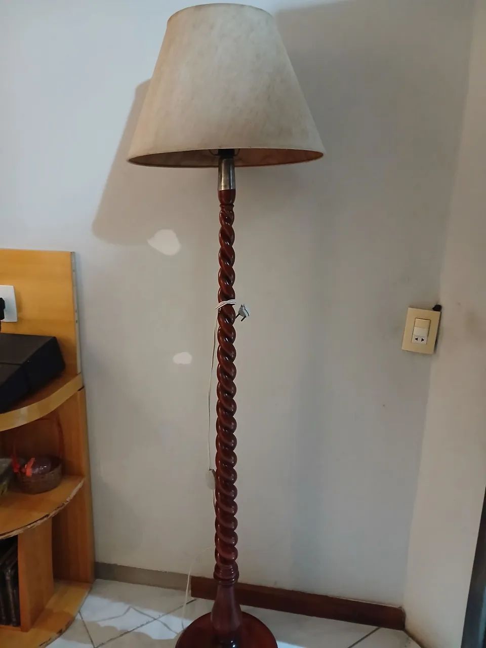 Abater pedestal  de madeira 