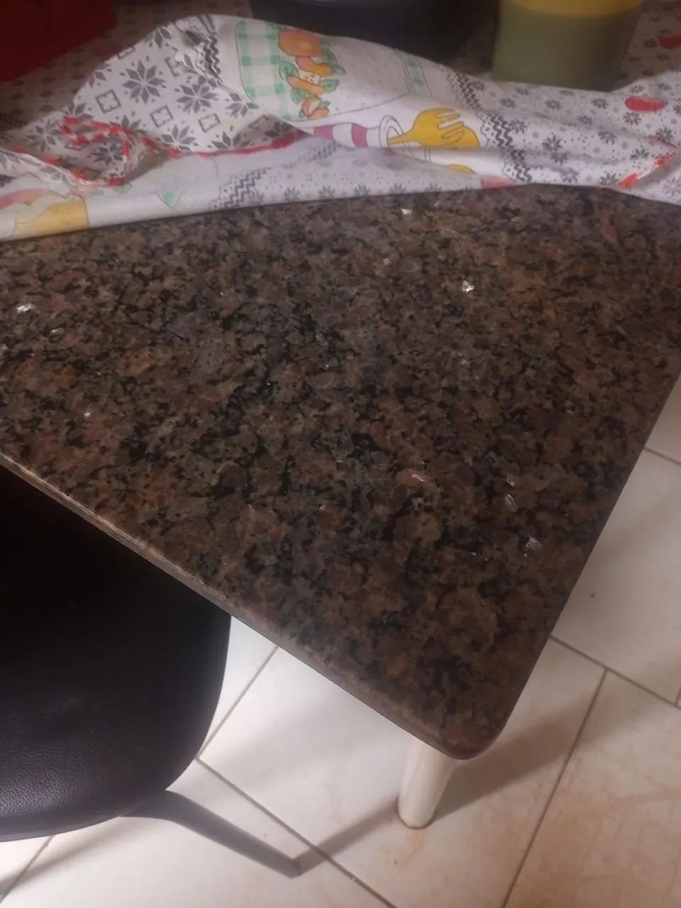 Vendo essa mesa valor 150 reais 