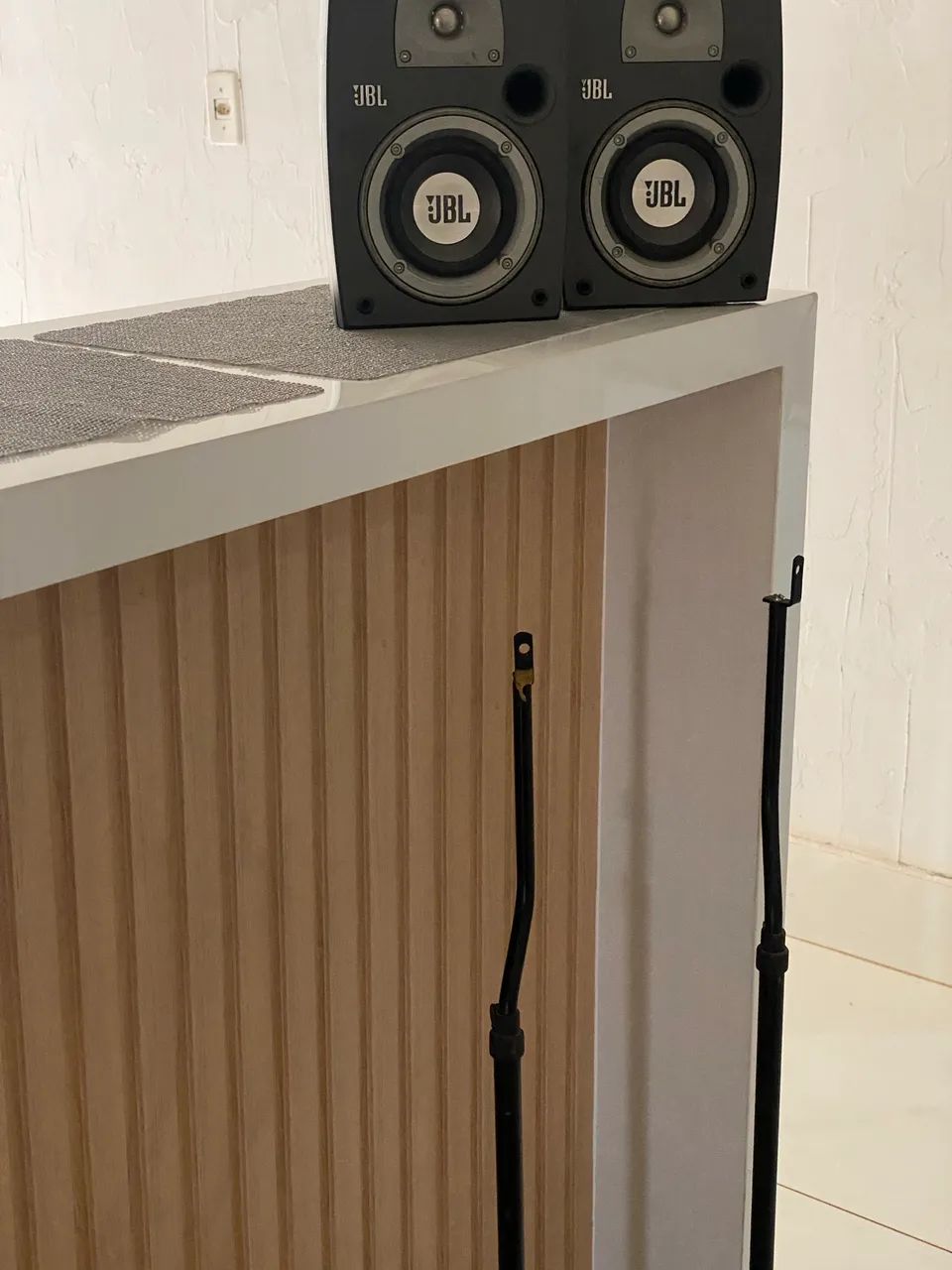 Par JBL modelo N24 - Foto 3