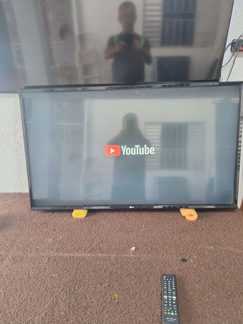 Tv smart lg web os 43 polegadas sem os pes aceito cartão  - Foto 4