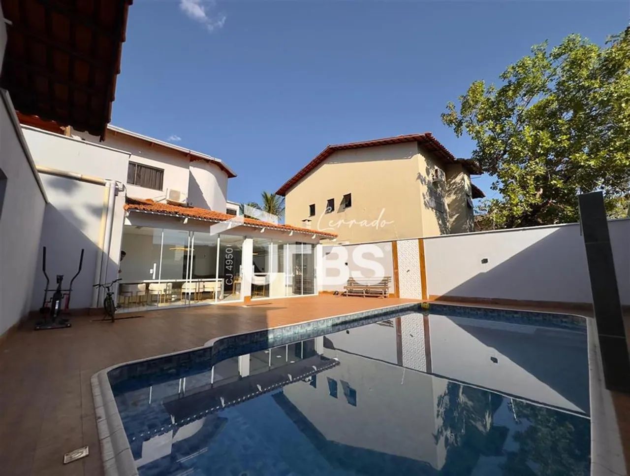 Imóvel de alto padrao com 4 suites plenas + 2 salas comerciais independentes!