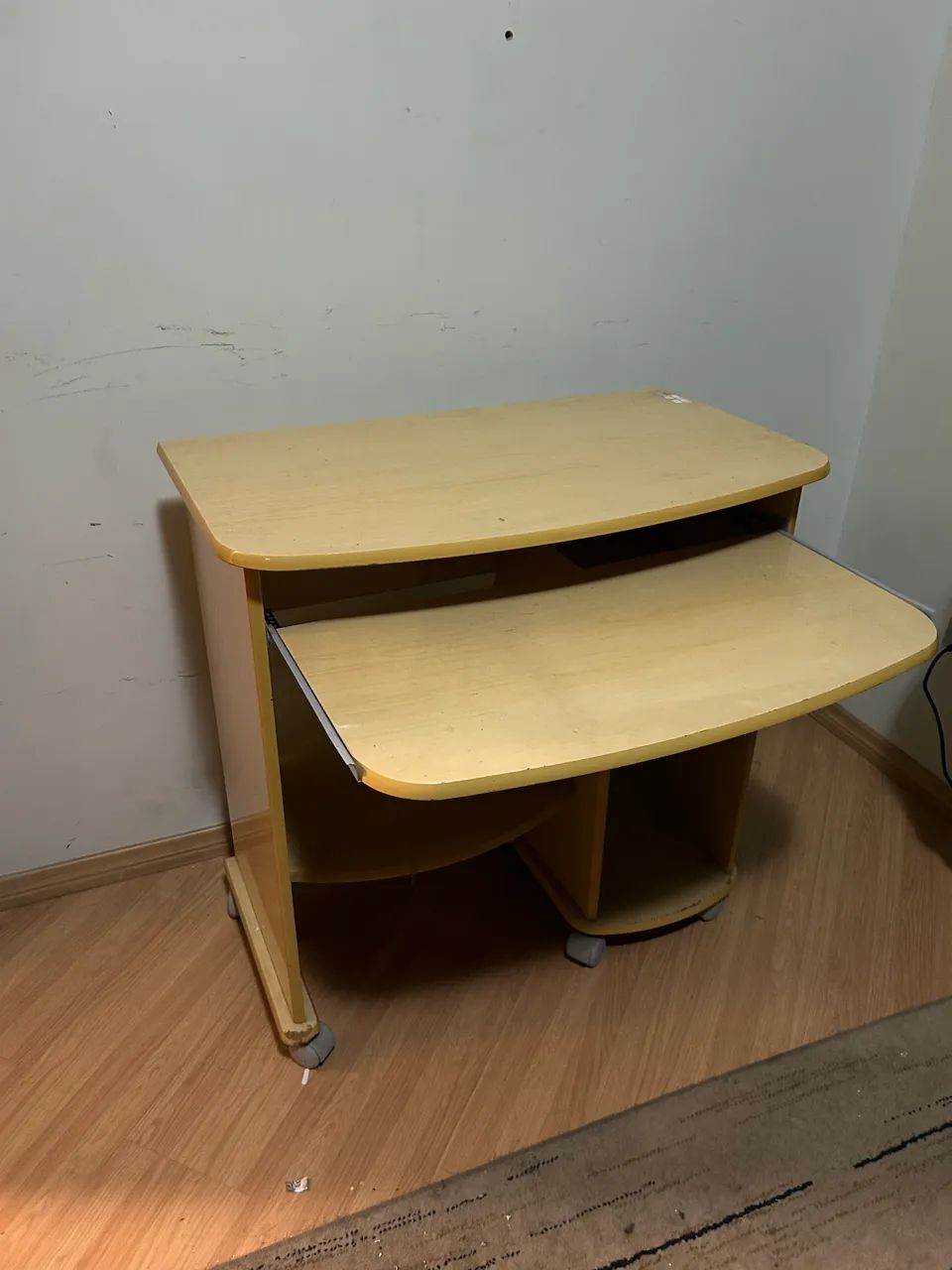 Rack para PC com suporte para teclado