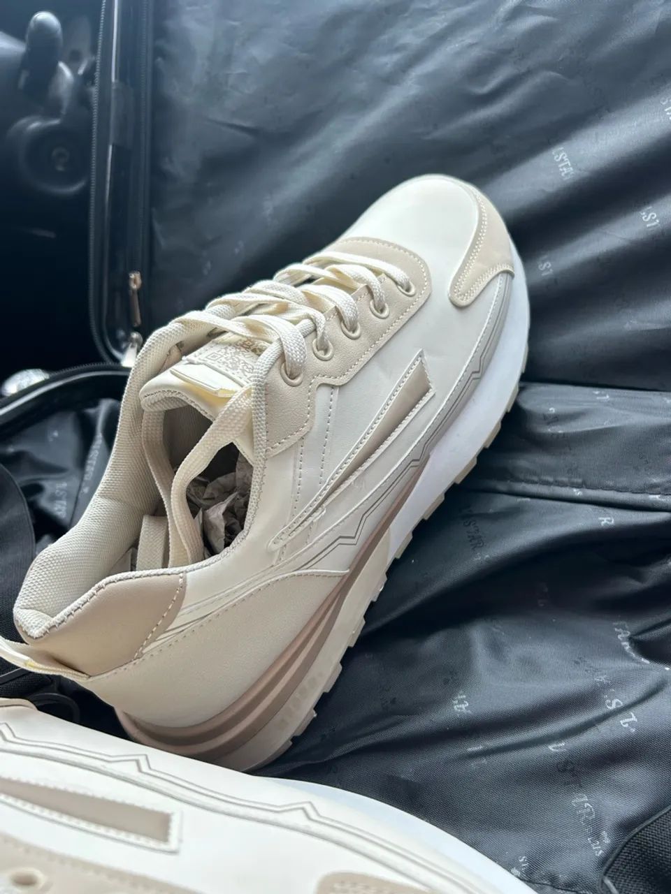 Tênis off white - bege  - Foto 3