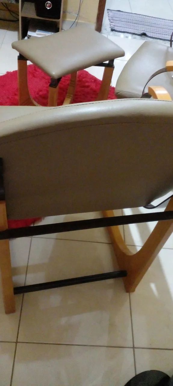 Poltronas de madeira maciça  - Foto 3