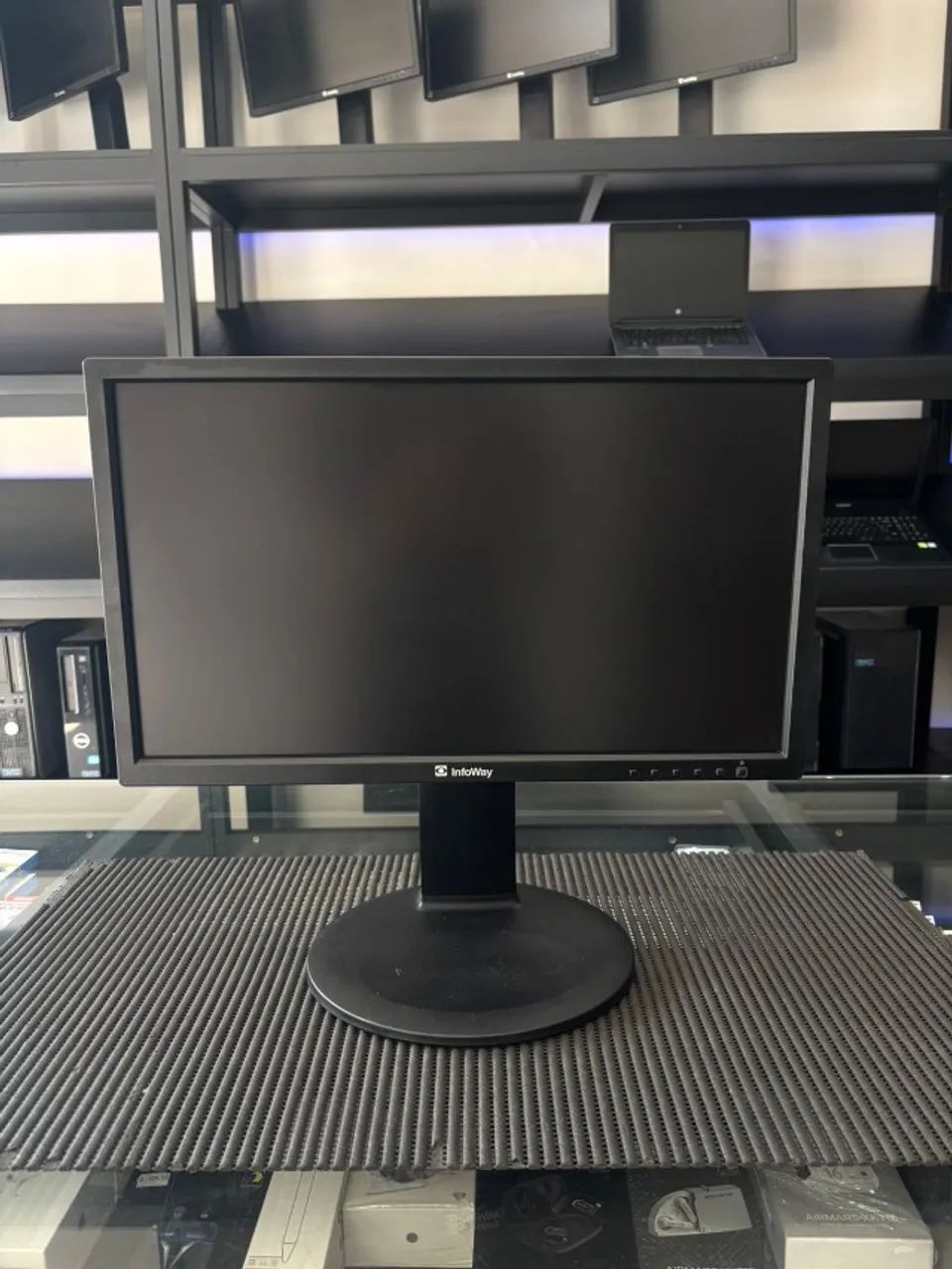 Monitor Itautec E2011PX 20" HD - Led VGA - DVI Possui os cabos e garantia.