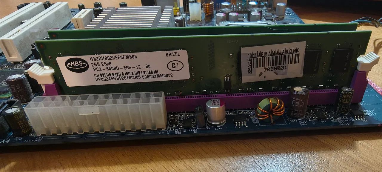 Placa mãe com processador Core2Quad Q8400 e 4G RAMB - Foto 3