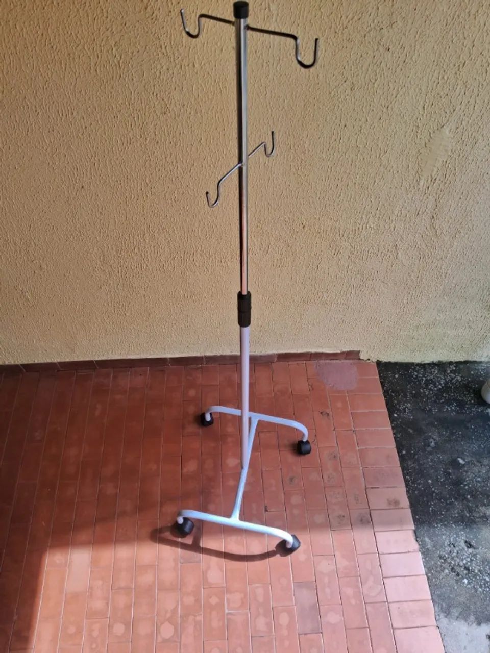 Suporte para soro. Altura ajustavel - Foto 2