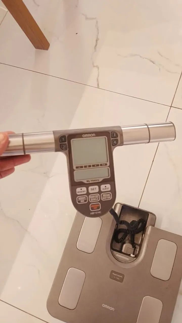 Balança de Bioimpedância profissional da omron - Foto 2