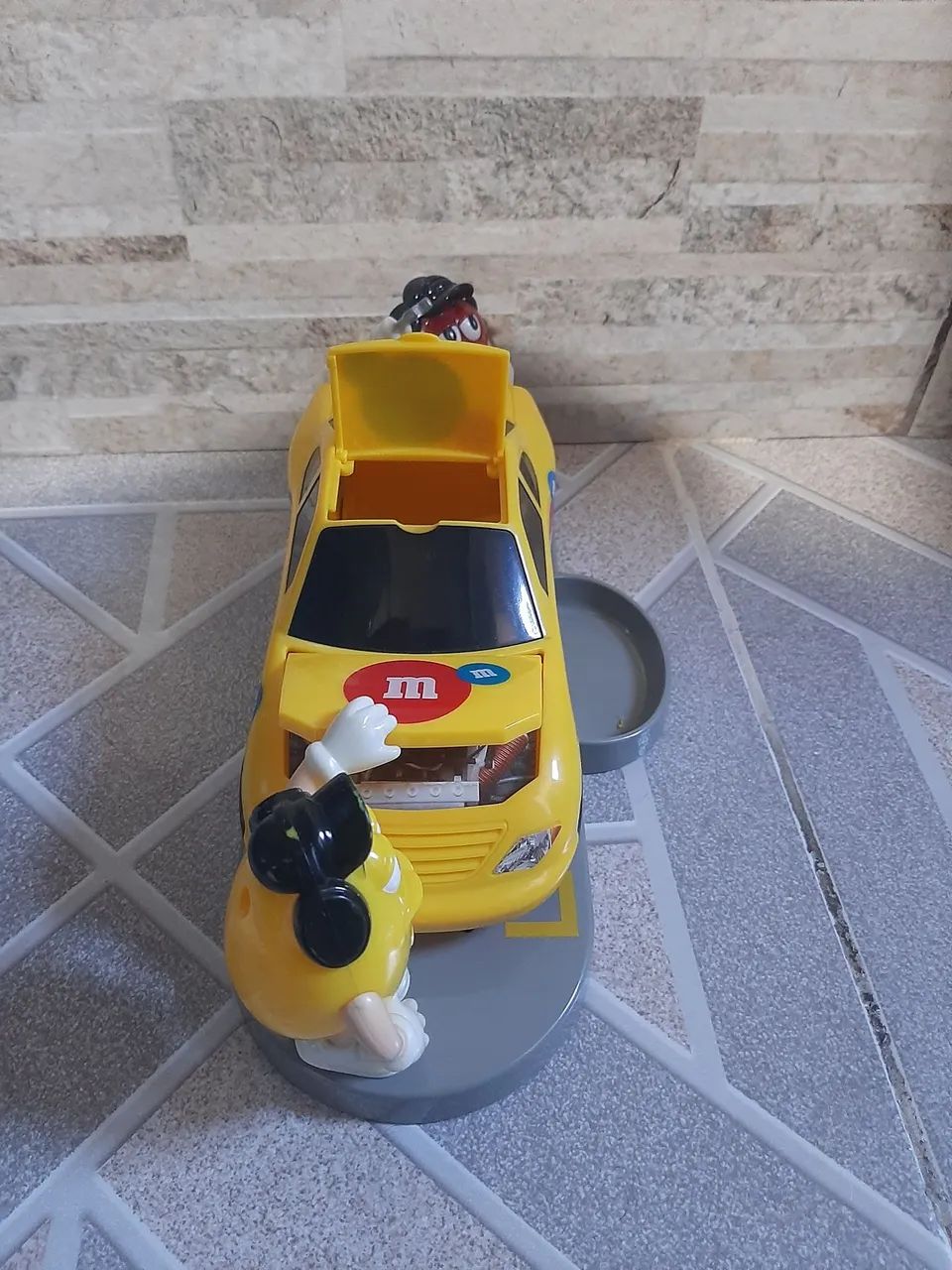 Porta M&m carro de corrida Dispenser - Brinquedos e Jogos - Parque