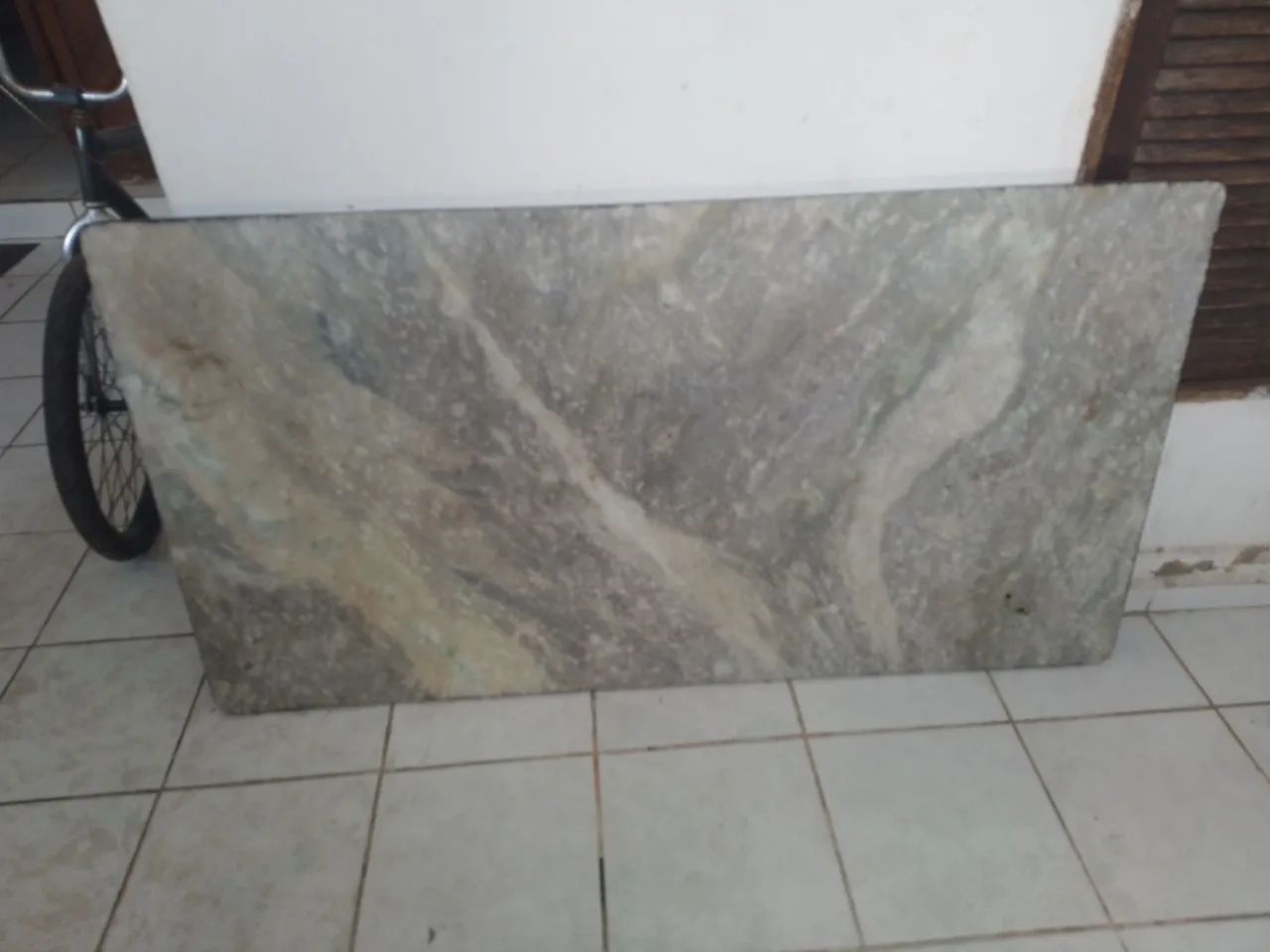 Pedra de mármore com mesa 4 cadeiras 150×80