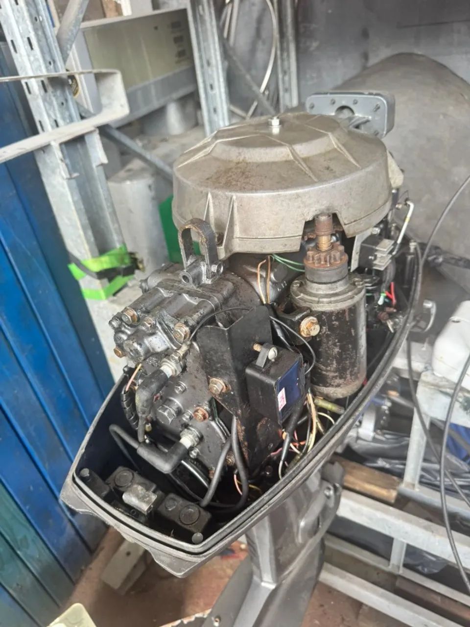 Motor YAMAHA 40 HP 2t c/ partida elétrica e comando a distância