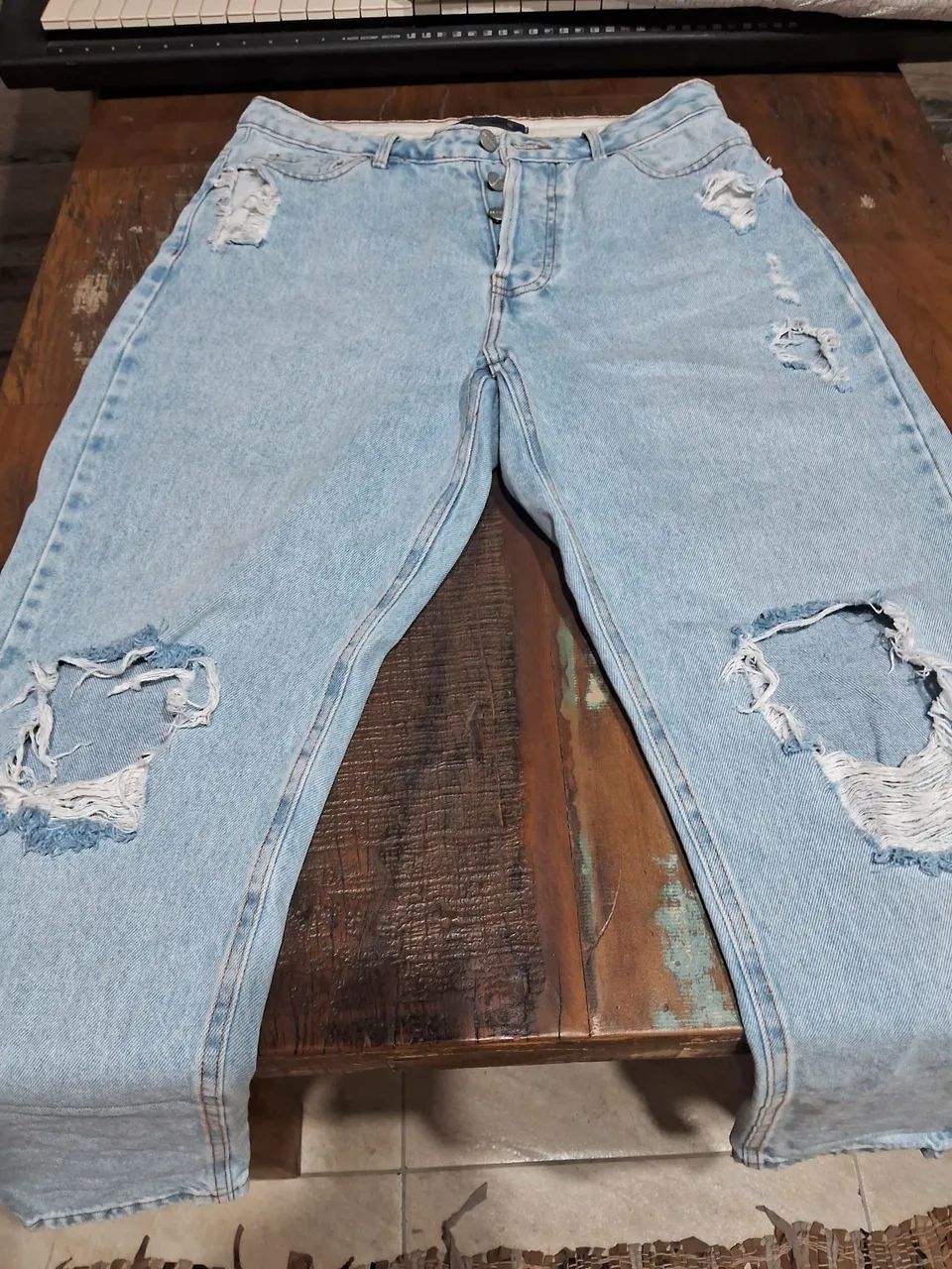 Calça jeans feminina "Destroyed" - Foto 2