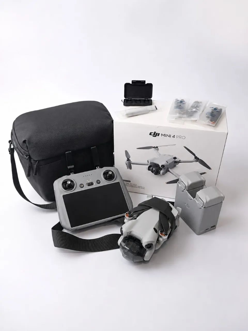 DJI Mini 4 Pro  Fly More Combo Plus (RC 2 - Controle com tela)