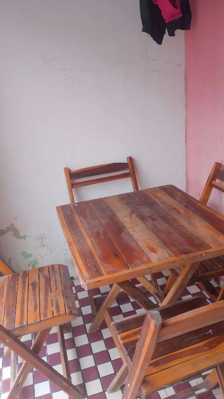CONJUNTO DE MESA DE MADEIRA  - Foto 4