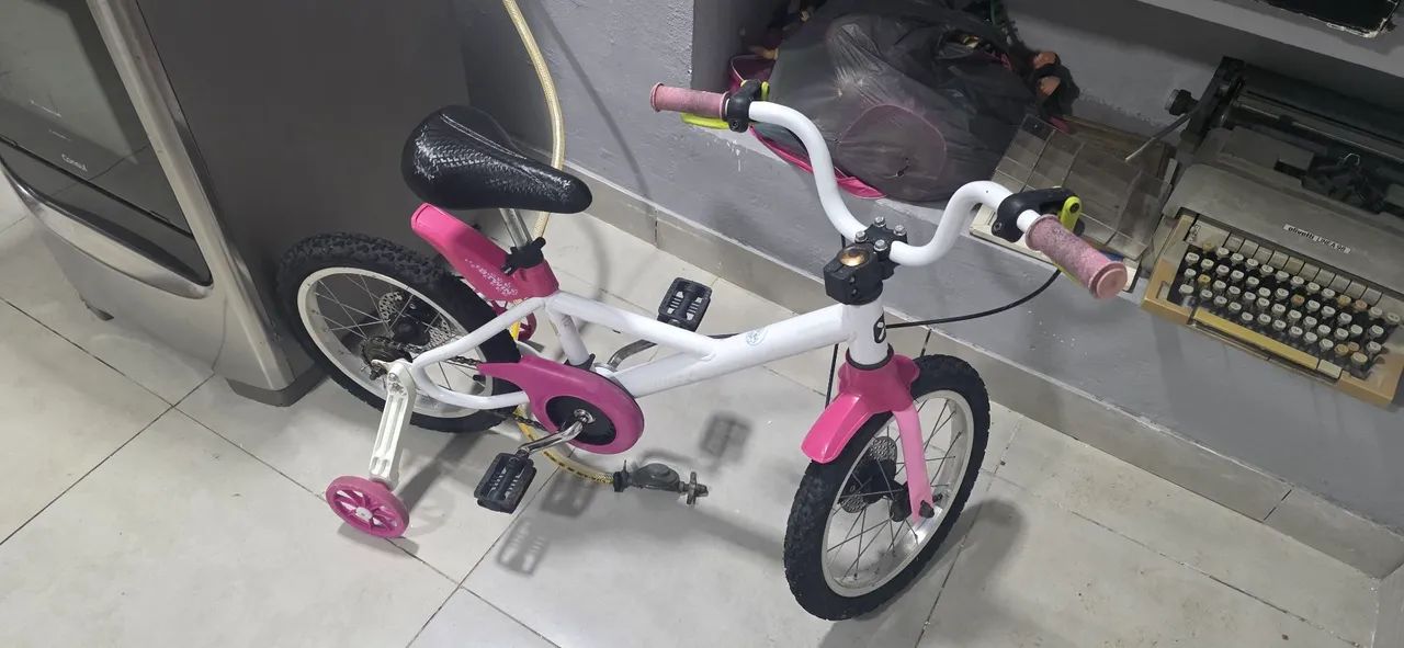 bicicleta infantil Btwin aro 16  branco e rosa - Foto 3