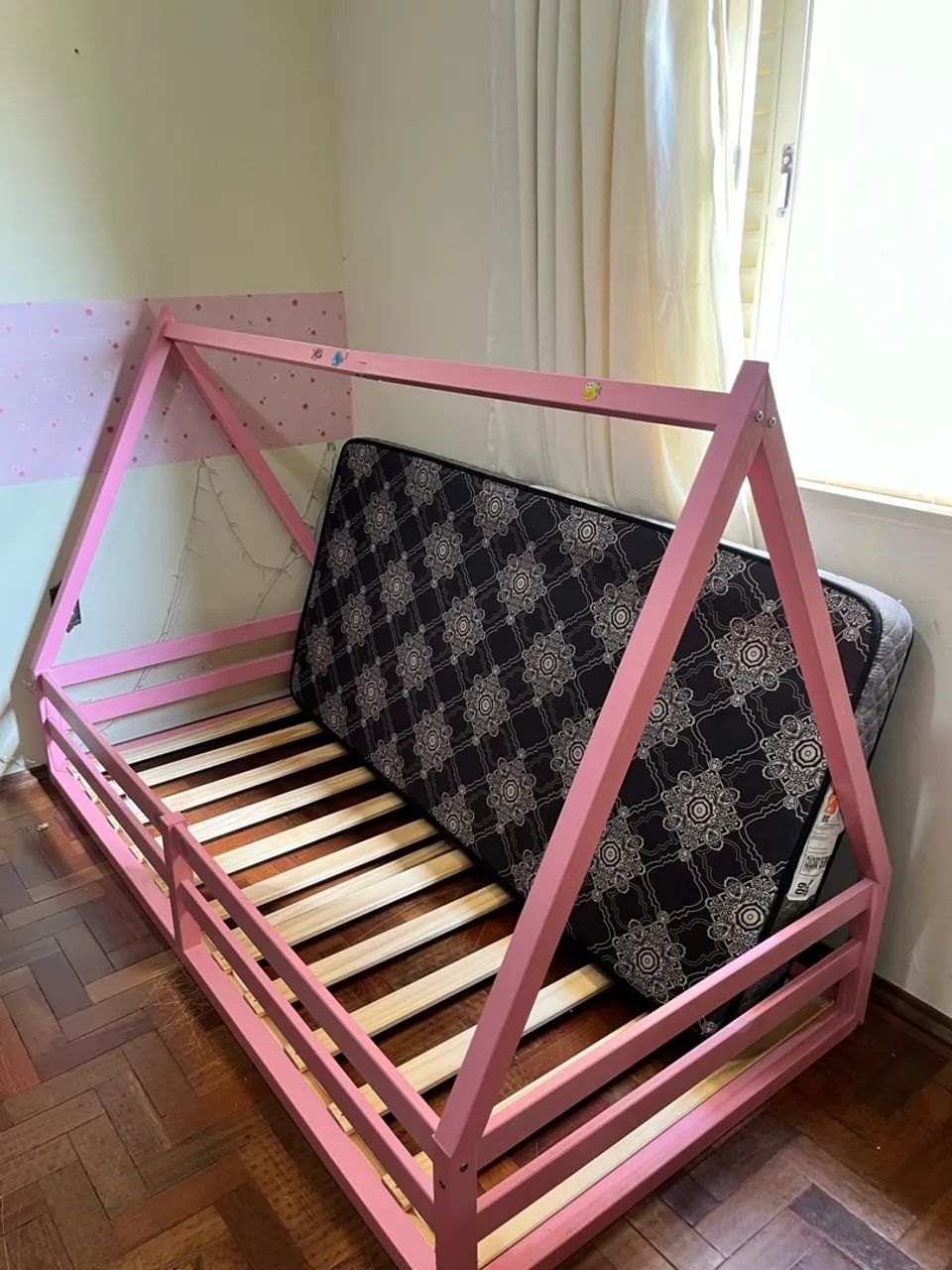Cama montessoriana com colchão 