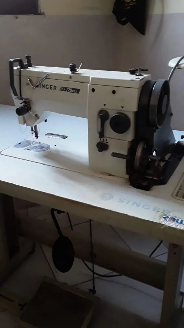 Máquina de Costura Semi Industrial Singer 20u73