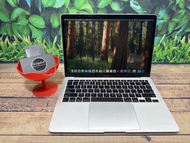 MacBook Air 2020 i3 8GB RAM 