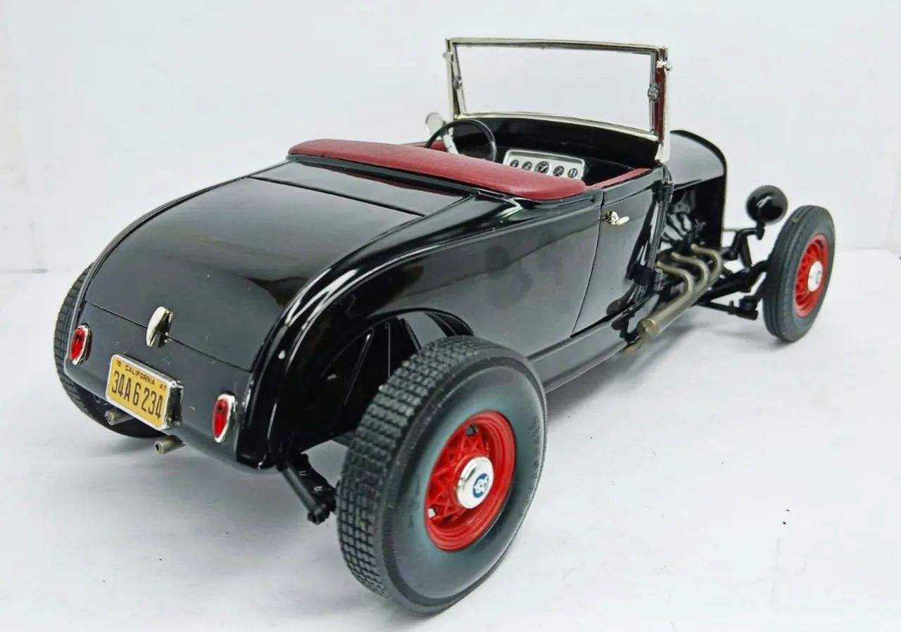 Miniatura Ford Roadster 1929 1/18 - Hobbies e coleções - Vila