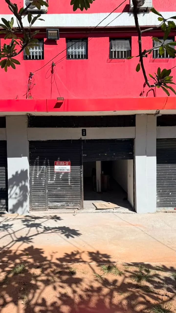 Loja na Praça Antônio Menk, 140  80 m²