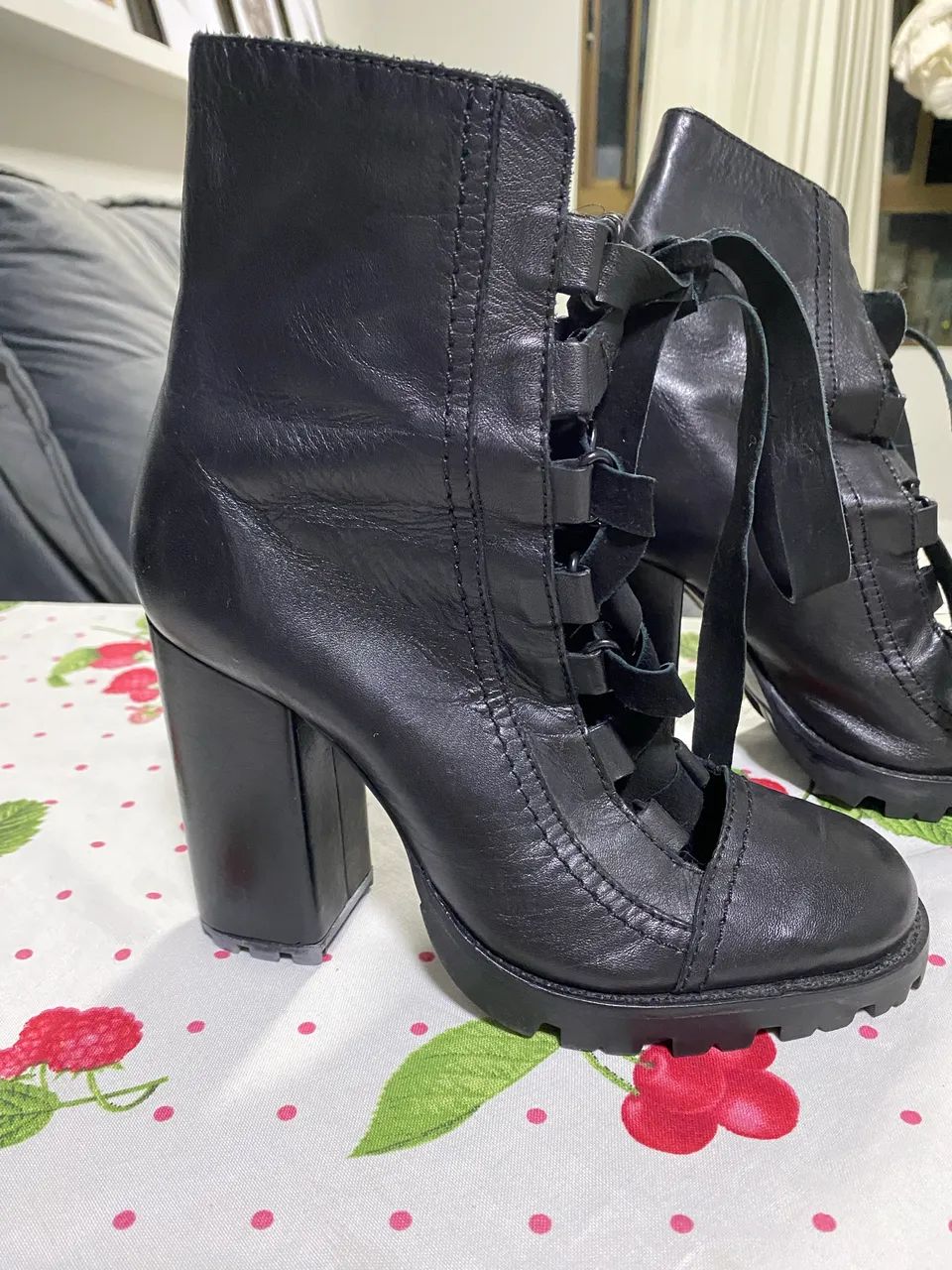Bota de couro Schutz tam 36