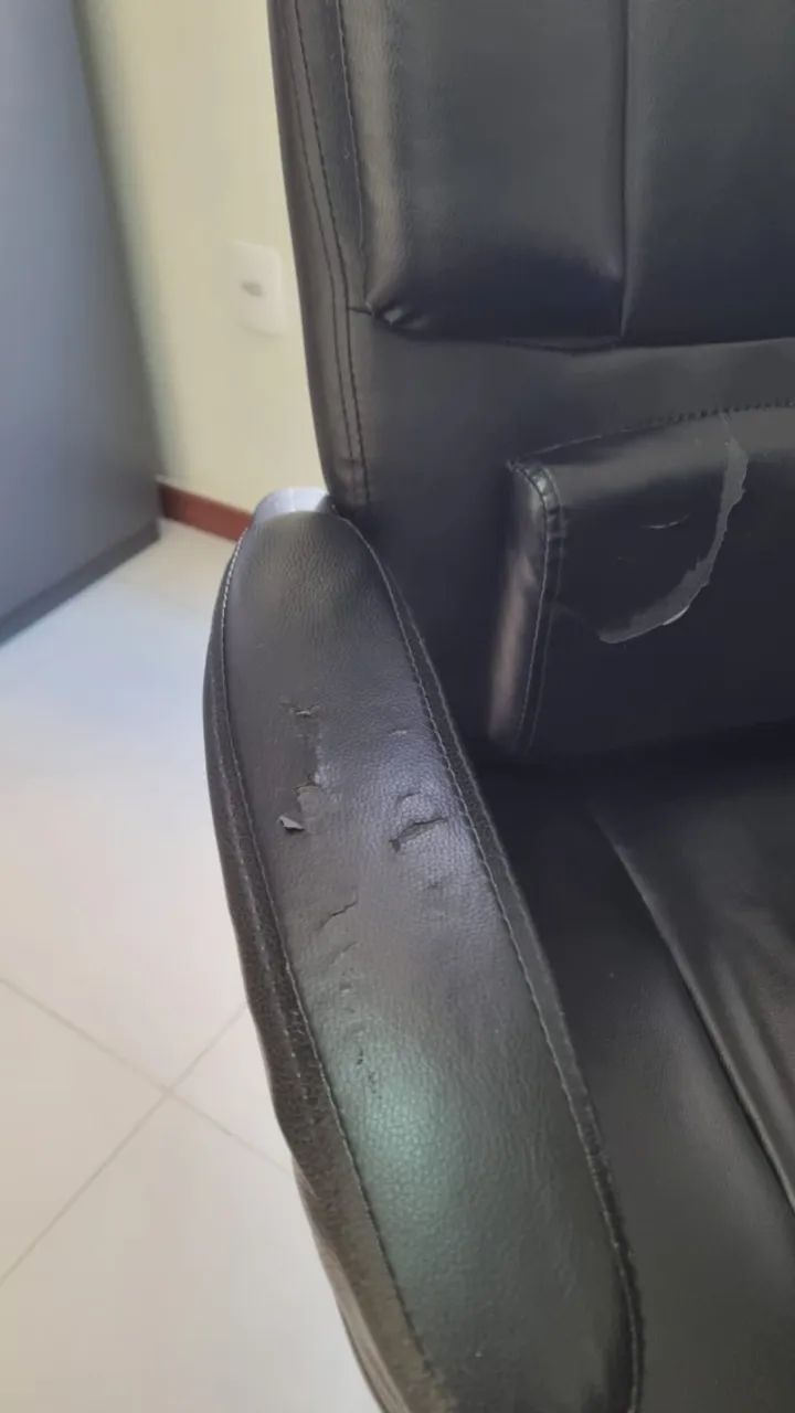 Vendo cadeira de escritório tipo presidente - Foto 2