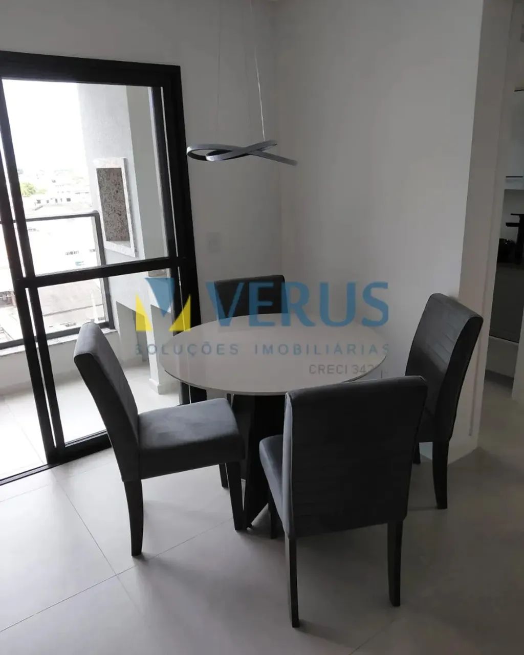 Apartamento mobiliado com 02 Dormitórios No Bairro Cordeiros - Foto 9