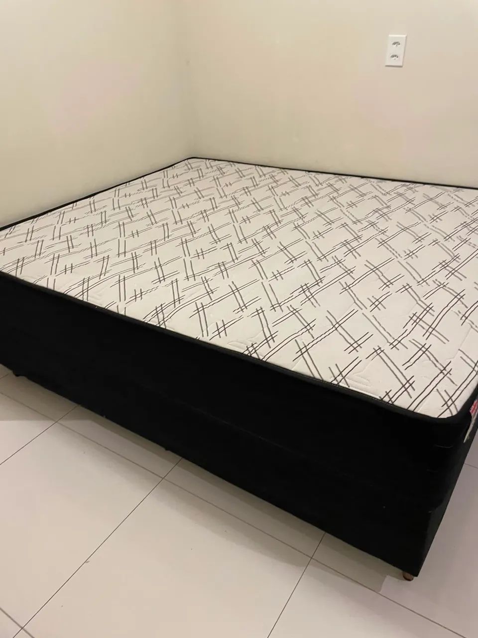 Cama Casal Queen 